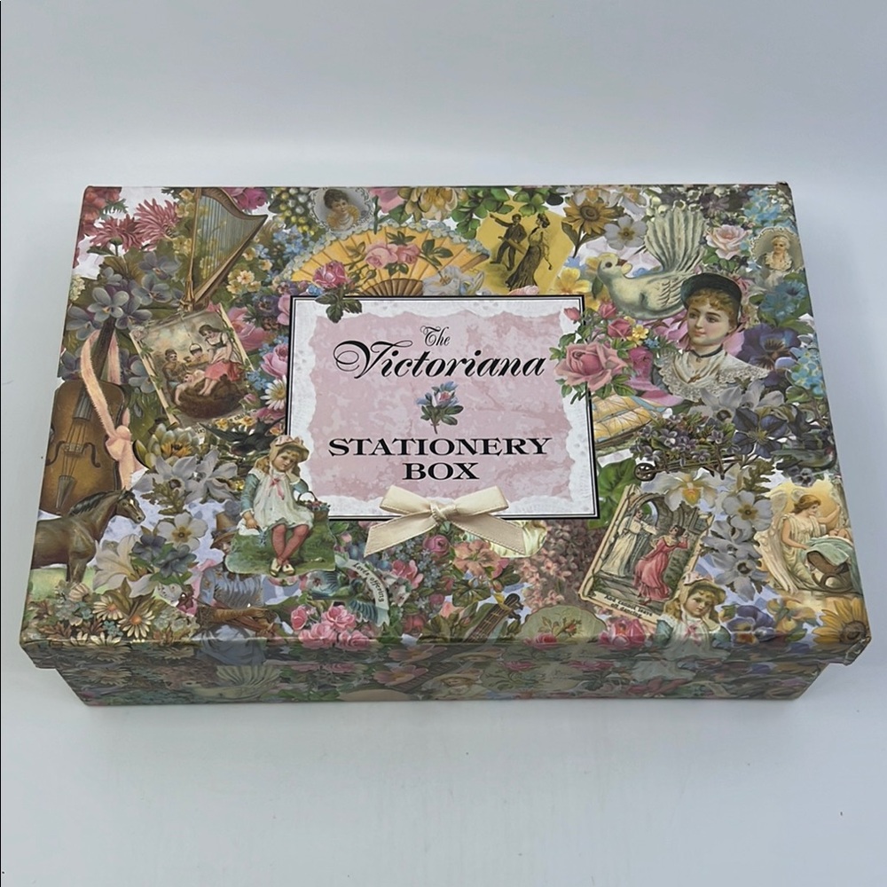 VTG 1997 Robert Frederick Victoriana Stationary Box Set Please See Pictures.